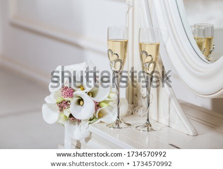 Stockfoto: Wedding Glasses Filled With Champagne At Banquet