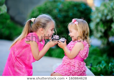 Stockfoto: Kids Eating Cupcakes On Birthday Party At Summer