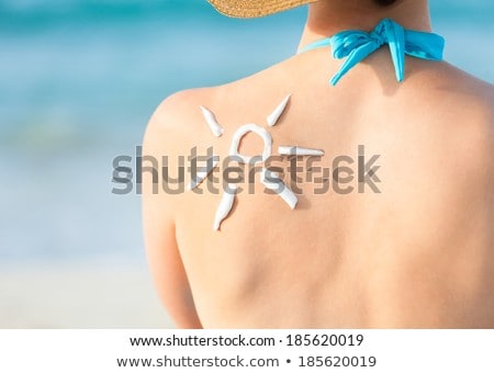 Zdjęcia stock: Sun Drawn On Girls Back With Sunscreen Lotion