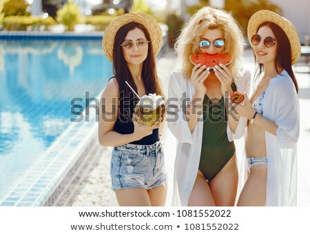 Foto stock: Happy Beautiful Girl Having Fun At The Pool