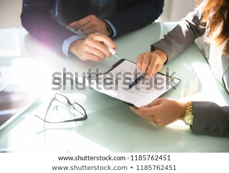 Foto stock: Contract Document Review Auditor Discussing