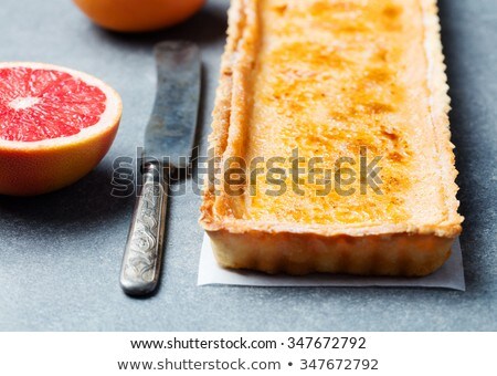 Foto stock: Creme Brulee Grapefruit Custard Tart