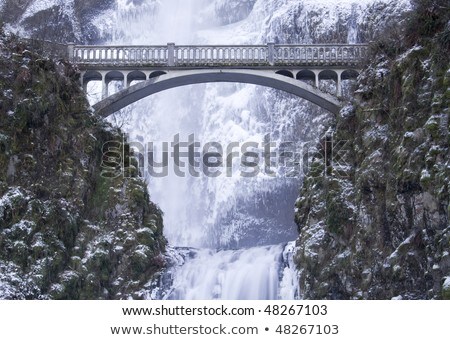 Foto stock: Frozen At Multnomah Falls