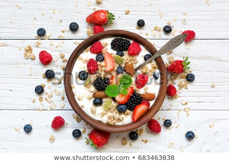 Foto stock: Healthy Breakfast Of Muesli Berries With Yogurt And Seeds