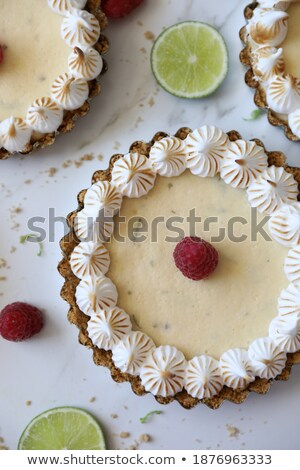 Foto d'archivio: Mini Lime Curd Tartlets With Meringue