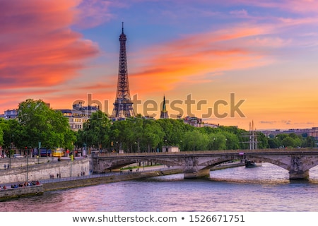 Foto d'archivio: Eiffel Tower At Sunrise