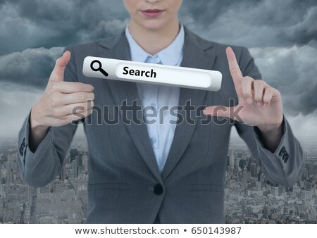 商業照片: Hands Holding Search Bar In Air With City Background