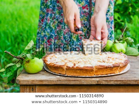 Stockfoto: Freshly Baked Homemade Apple Pie With Almond Flakes Cake On Yellow