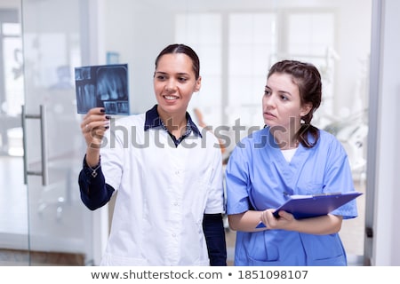 Foto stock: Doctor And Nurse Looking At X Ray