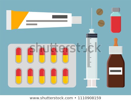 Blister Strip Of Red Pills And Syringe Imagine de stoc © robuart