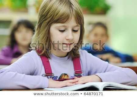 Criança feliz na escola se divertindo e aprendendo leassos Foto stock © dotshock