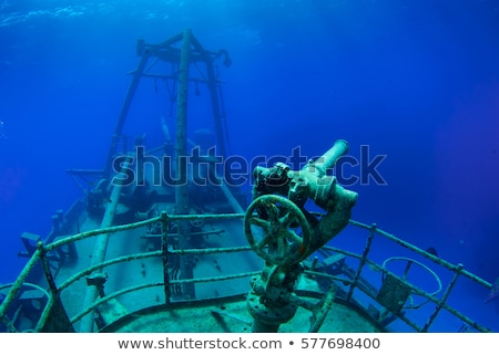 Stockfoto: Cannon Pointing At Ships In The Caribbean Sea