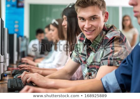 Stock fotó: Skolás · ül · egy · számítógép · előtt · egy · középiskolai · osztályban