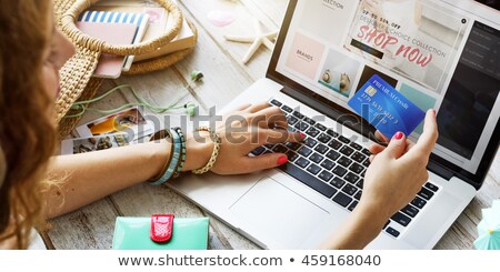 Foto d'archivio: Online Retail Shopping