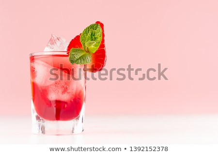 Stockfoto: Sweet Summer Strawberry Alcoholic Cocktail