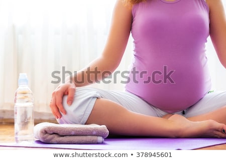 Foto d'archivio: Beautiful Pregnant Woman Doing Yoga