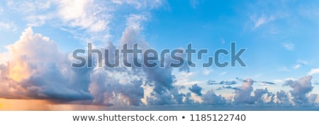 Foto stock: Uvens · Cumulus · Dramático · Céu · Azul · Nublado