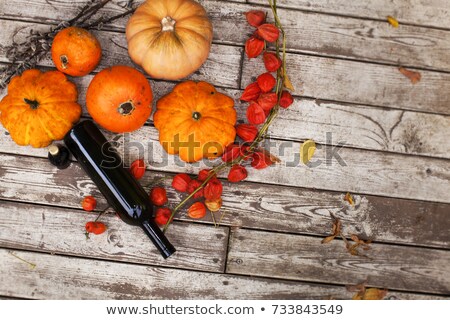 Foto d'archivio: Pumpkins And Autumn Leaves With White Wine