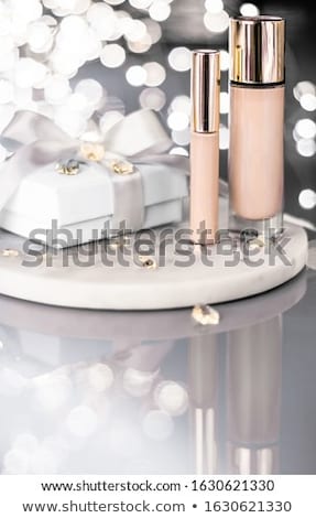 Foto d'archivio: Holiday Make Up Foundation Base Concealer And White Gift Box L