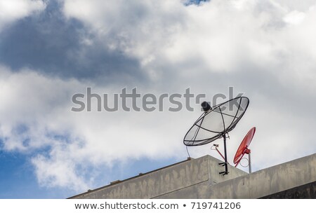 Foto d'archivio: Antennas And A Satellite Dish On A Roof