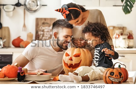 Foto stock: Kids With Carving Pumpkin