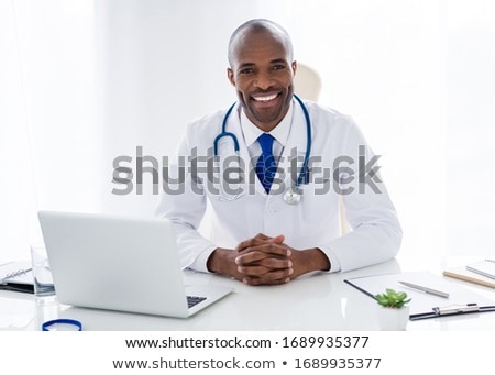 Foto stock: Coronavirus Epidemic Male Doctor In A White Medical Coat And Protective Surgical Mask Shows A Stop