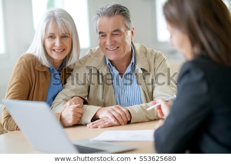 商業照片: 代理商的年長夫婦會面