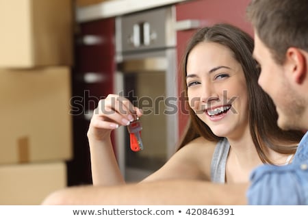 Stock foto: Teenagers Moving Together Into A New Apartment