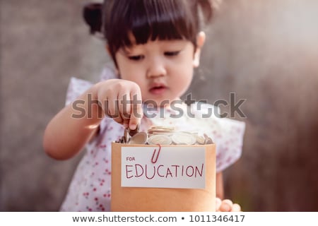 [[stock_photo]]: conomiser · pour · l'université