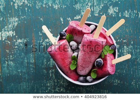 Foto d'archivio: Berry Ice Cream Frozen Yogurt