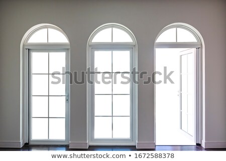 Foto stock: Circle Of Closed Doors And One Opened