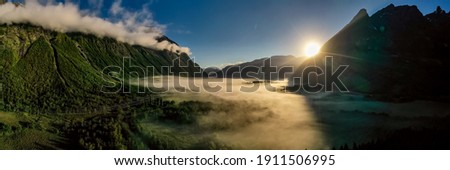 Zdjęcia stock: Morning Mist Over The Valley Among The Mountains In The Sunlight