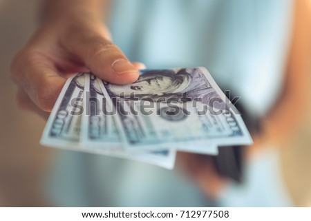 Stockfoto: Female Hand Counts Budget