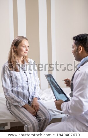 Male And Female Nurse Discussing X Ray In Ward Stockfoto © Pressmaster
