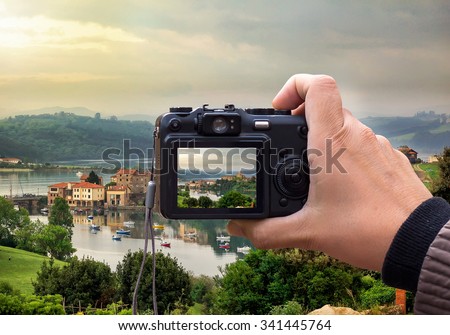 Digital Camera In Hand Landscape Foto stock © Diabluses