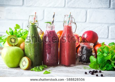 商業照片: Green And Red Fresh Juices Or Smoothies