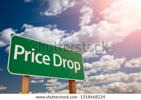 Сток-фото: Discounts Green Road Sign Aginst Sky