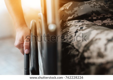 商業照片: 輪椅的老兵
