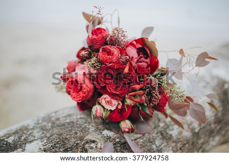 Stock fotó: A Woman In A Red Dress And A Bouquet Of Roses Lying On The Sofa