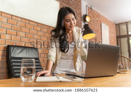 Zdjęcia stock: Beautiful Young Asian Woman Working Remotely From Home And Smili