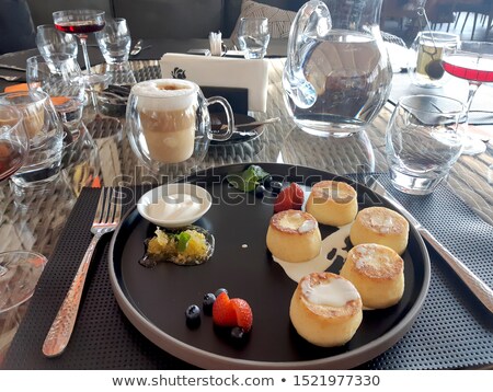 ストックフォト: Pancakes With Strawberry And Leaflets Mints