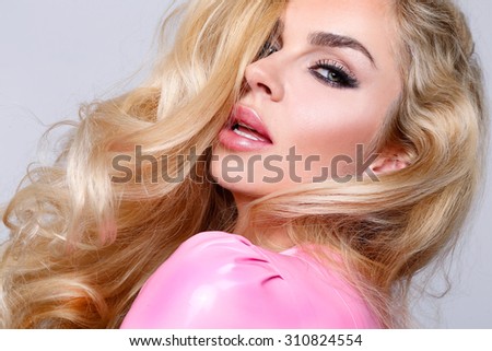 商業照片: Young Sexy Blond In Sexy Lingerie