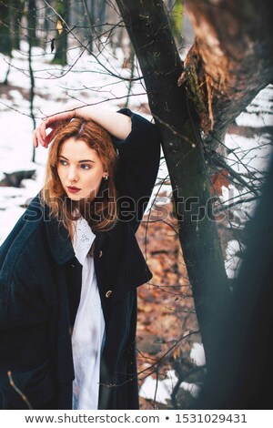 Zdjęcia stock: Portrait Of Redhead Young Woman Standing Near Tree