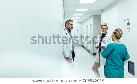 Stock foto: Oktor, · der · in · einem · Krankenhauskorridor · steht