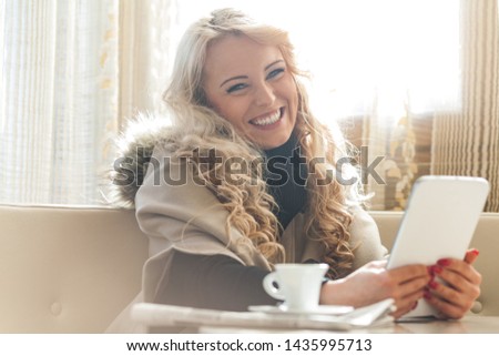 Stockfoto: Charming Beautiful Young Bland Woman