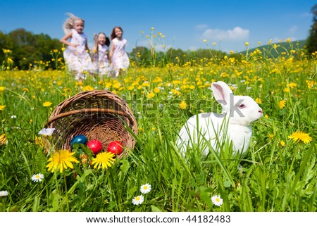 Foto stock: Easter Rabbit With Basket Of Eggs In Front Of Blue Sky