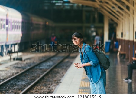 Foto stock: Woman Waiting On A Train