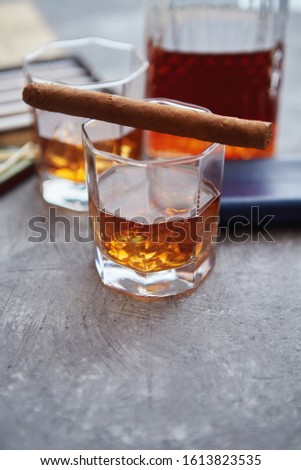 Zdjęcia stock: Carafe Of Whiskey Or Brandy Glasses And Box Of Finnest Cuban Cigars