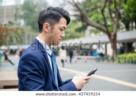 Homme affaires asiatique, dehors, regarder bas, arbre Photo stock © leungchopan