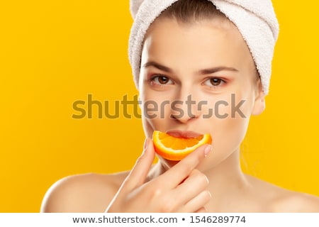 [[stock_photo]]: Elle · dame · avec · des · serviettes · orange